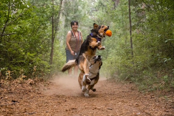 Ruffwear® TurnUp™ - интерактивная упругая игрушка