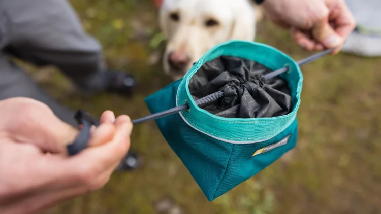 Миска для сухих гранул Ruffwear® Quencher Cinch Top™ с затягивающейся внутренней крышкой