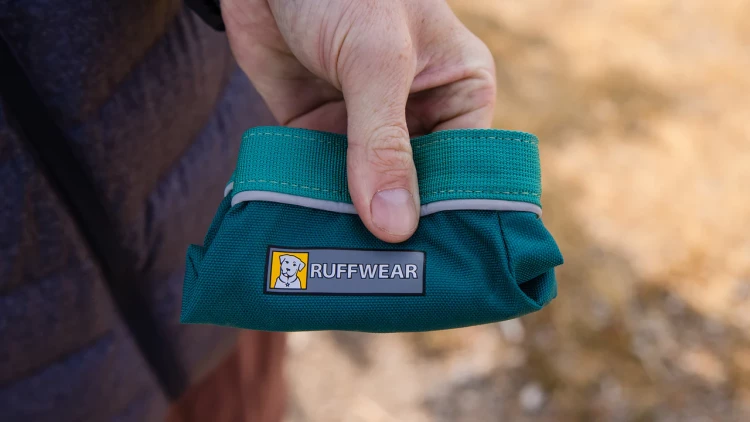 Простая легкая складывающаяся миска для воды и корма Ruffwear® Quencher™