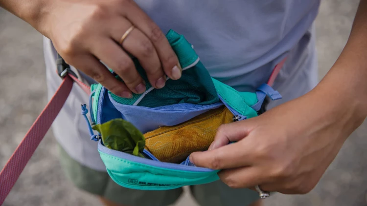 Ruffwear® Stash Bag Plus™ - универсальная сумочка для прогулок с собакой