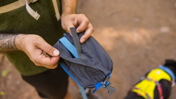 Ruffwear® Stash Bag Plus™ - универсальная сумочка для прогулок с собакой