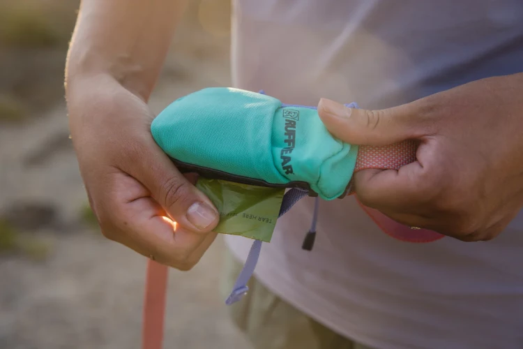 Ruffwear® Stash Bag Mini™ - компактная сумочка для прогулок с собакой